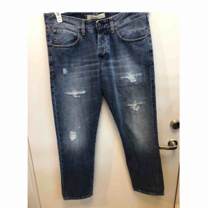  - Helt nya jenas, skickas via frakt till hela Sverige