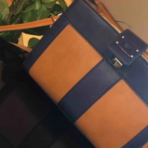  - Väskan är helt ny ingen fel på den