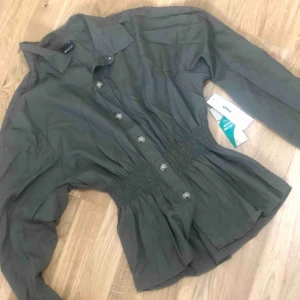  - Helt ny med prislapp på. 