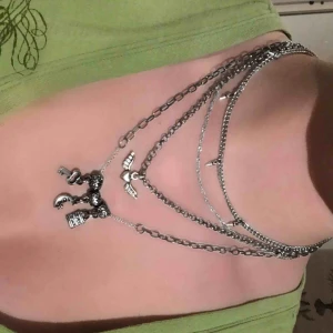  - super fina handgjorda halsband i as bra sick! 70kr per halsband med 9kr frakt💕💞💓