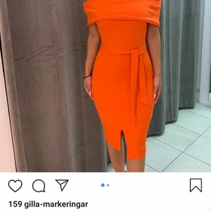 Klänning  - Jättefin klänning som används bara 2 gånger.. Nypris 700...mitt 200