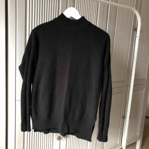  - Stickad tröja från hm 