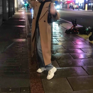  - As snygg kappa i ullmix storlek S! 350kr! Nypris 900kr och endast använd några enstaka gånger, så passa på! Från Gina tricot premium.