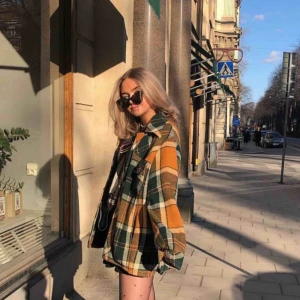  - !!!INTRESSEKOLL!!! Min älskade rutiga jacka. Köpt från okänt märke för ca 700kr. Den är väldigt unik då den inte går att få tag på. Meddela mig ifall ni är intresserade💞🙌🏼 Den är fodrad och fungerar som vinterjacka.