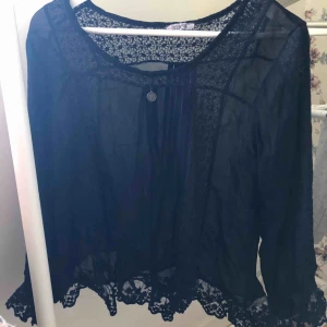  - Svart jättefin blus från tessie, knappt använd. Passar en XS med 