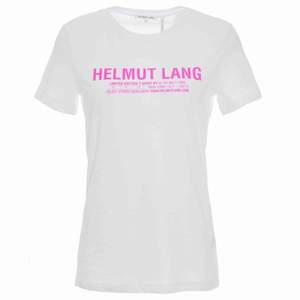 Säljer min fina Helmut Lang T-Shirt köpt förra våren! Nypris 1600kr, välanvänd men ändå i bra skick, Strl S! Bilden är lånad