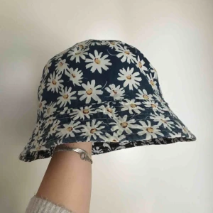  - Härlig fiskehatt med mönster på både in och utsidan så man kan vända den ut och in o få en helt ny hatt🤩🤩 