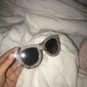 Skitanygga solbrillor från QUAY australia, använda 1 gång! Spegelglas