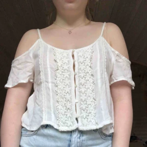  - En supersöt sommartopp! Hade den själv på en av Beyoncés konserter mitt i sommaren 😉 Köparen står för frakt🌹