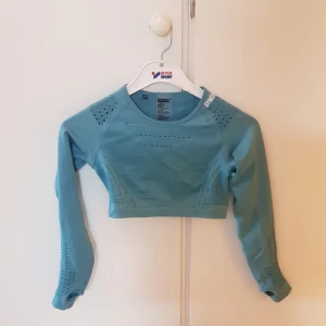  - Träningstopp från gymshark använd 1 gång för den var för liten för mig  Strl: S