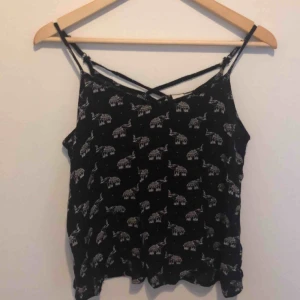  - Ett supergulligt linne med elefanter på