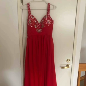  - Superfin balklänning som jag köpte av en tjej(bilden är på henne). Den passade tyvärr inte mig så säljes så någon annan kan få möjlighet att använda den 😍