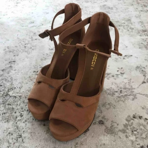  - Skor från HM. Aldrig använda!!!!!  Var för små för mig.