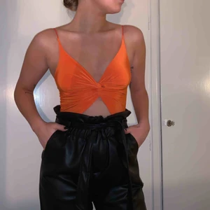  - Orange body från Missguided. Sååå fin men aldrig använt. Passar även xs.