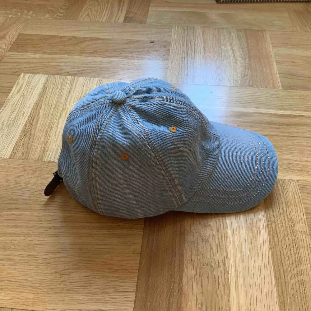 🧢Ljusblå jeanskeps!🧢 Justeringsbar på baksidan.  Material: Denim 100% bomull! Finns att hämta i Lund eller Malmö, annars ingår frakt💖. Accessoarer.