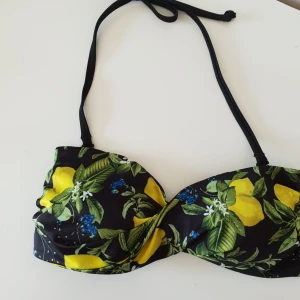  - Ny bikini överdel, endast prövad med avtagbara snören. Storlek S 🌸 ni står för frakten!