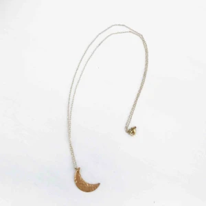  - Lite längre halsband. Aldrig använt. 🌙 frakt +9kr