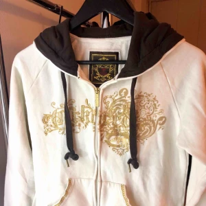  - Ecko red hoodie jacket color: Off white, brown, gold