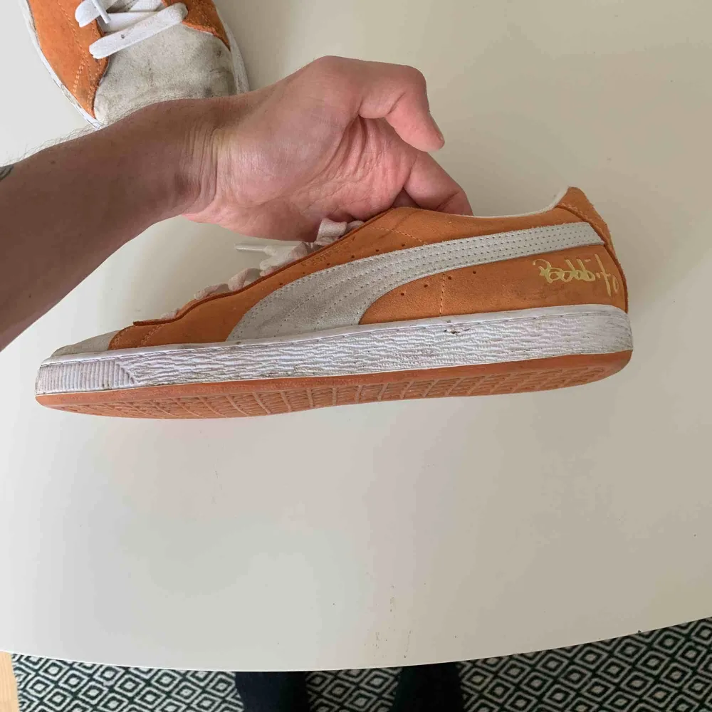 Puma suede skor, någon slags limited edition modell. Använda endast ett fåtal gånger pga för liten storlek. Skor.