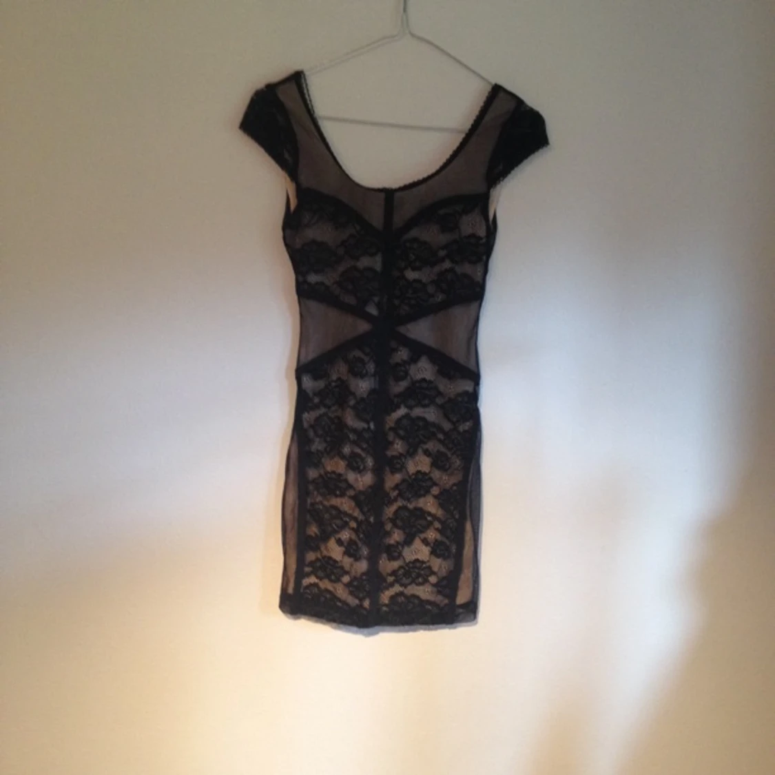 Tight klänning från H&M. Anv 1 gång - 1405418424