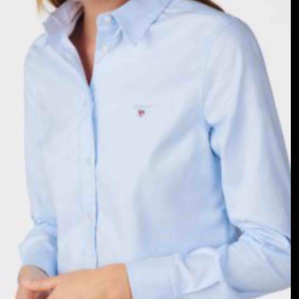 Ljusblå skjorta från gant i storlek 38 säljes för 300kr inkl frakt! Mycket fint skick!. Skjortor.
