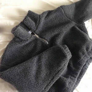  - Jättemysig jacka storlek M. Använd lite. Köparen står för frakt