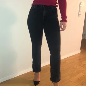 Jeans med slit - Storleken är 32 men passar en 36 