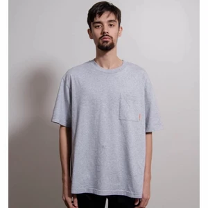 acne t-shitt - snygg t-shirt helt ny obruten förpackning från acne studios. 