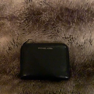 plånbok Michael kors - Mörk blå Michael Kors plånbok