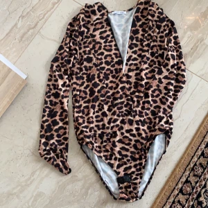 Leopard body - En skön body.