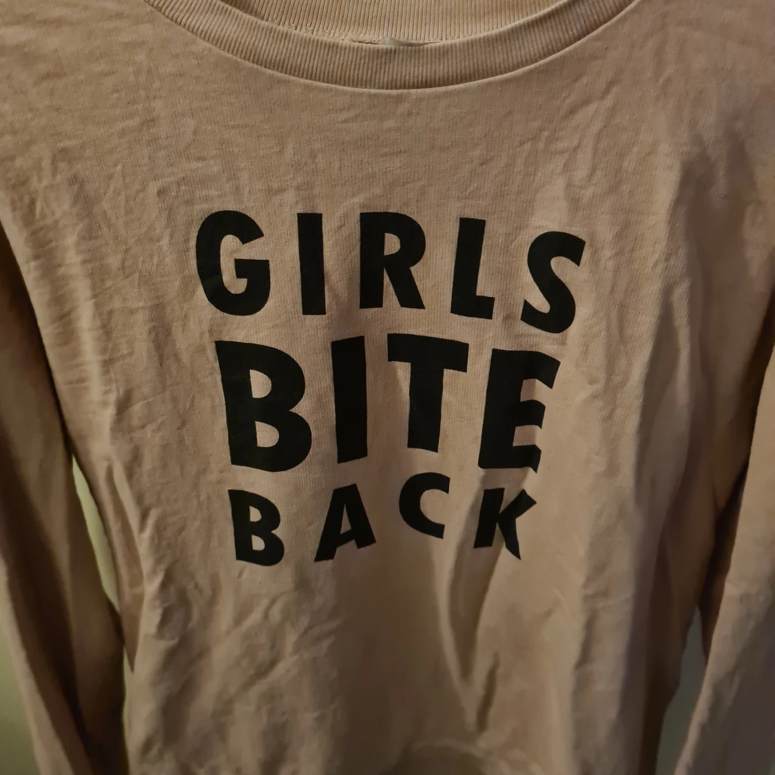 Rosa tröja med text Strl M - 90