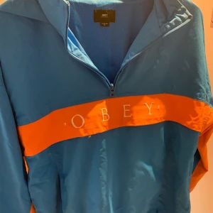 Obey anorak/jacka - Fin nästan oanvänd obey jacka tunnare 