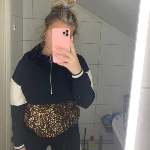 tröja från zara🤎 - från zara, storlek xs! använd fåtal gånger, bra skick. Frakt tillkommer