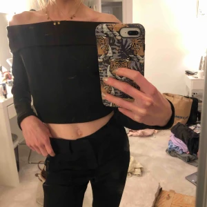  - Säljer min off shoulder tröja. Väldigt skön och fin! Köpte för 250 kr säljer för 89 kr. Är i stl S💗