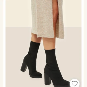 Higher Boot - Bianca x Nelly stl 37 - Superfina boots med klack från Bianca x Nelly.com. Aldrig använda, endast testade. Säljer eftersom de tyvärr var lite för små. 