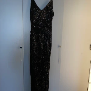 Klänning  - Super fin oanvänd klänning 