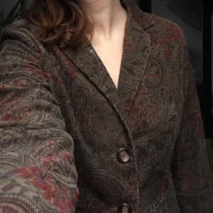 Mönstrad vintage kavaj - Unik kavaj i vackert mönster bra kvalite kan skicka fler bilder