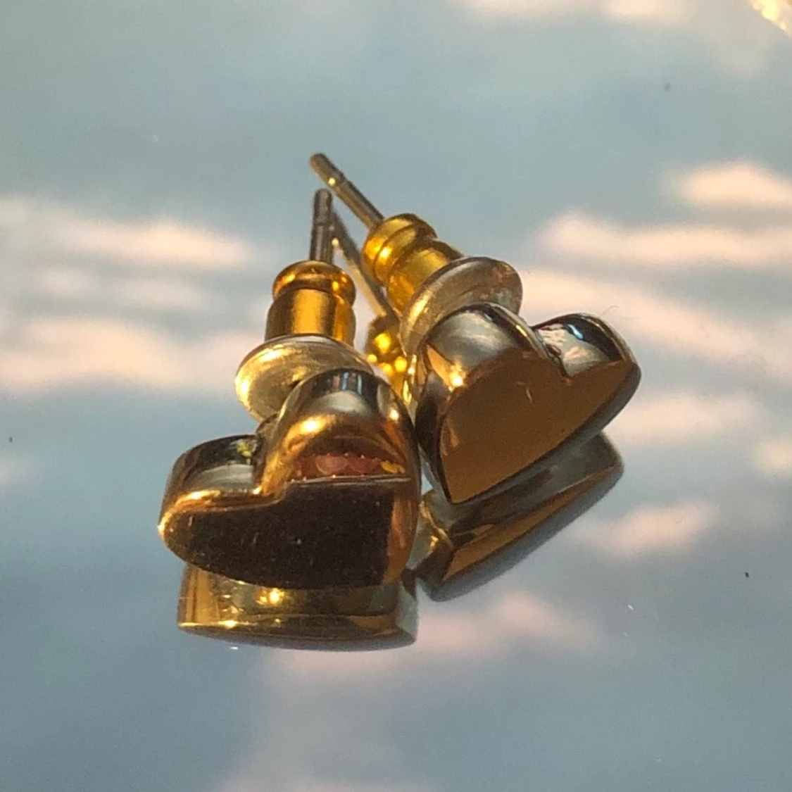 Små örhängen i hjärtform - 90