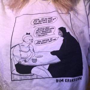Svincool långärmad T-shirt med Bim Erikssons teckningar. Köpt i hennes pop-up-butik för ett par år sedan men är i nyskick. 