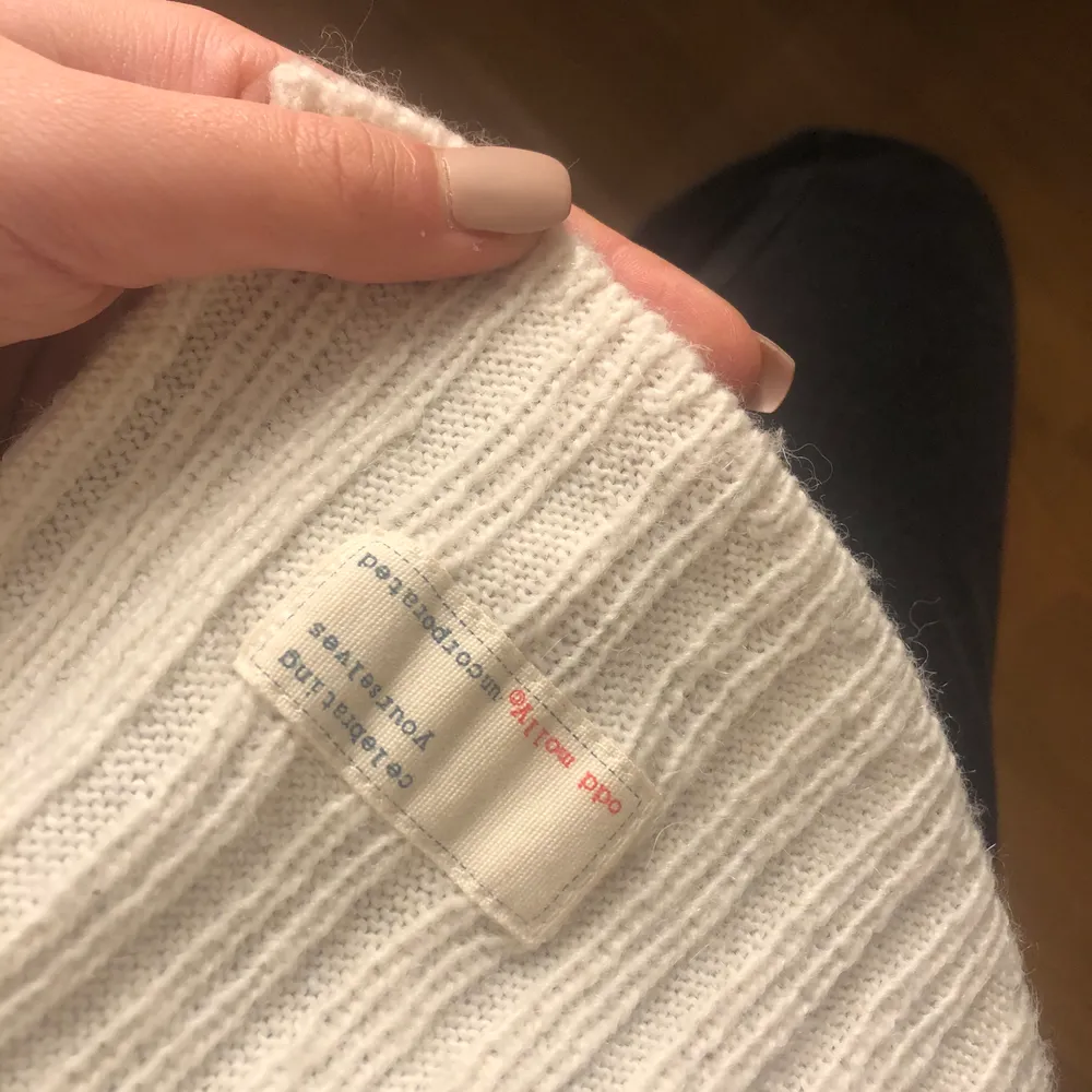 En cremevit stickad tröja från odd Molly med gullig snörning i ryggen 💕 storlek 0 (xs/s). Stickat.