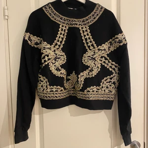 Häftig tröja från IVYREVEL - Snygg sweatshirt från IVYREVEL strl S