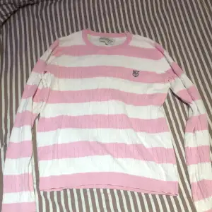 En rosa vit randig långärmad tröja, fin och bra kvalité, i storlek 158/164