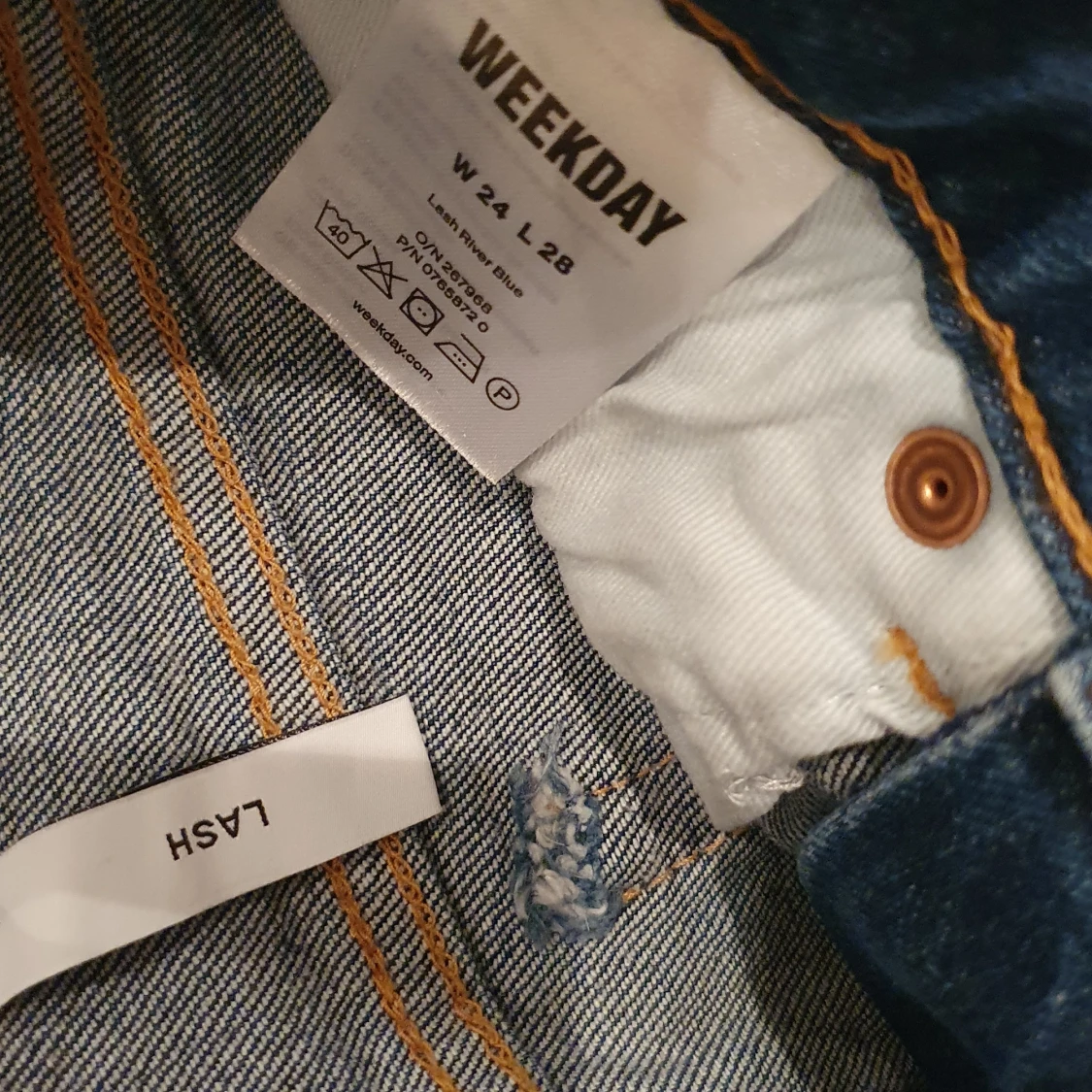 Mom jeans från weekday, modell Lash - 91