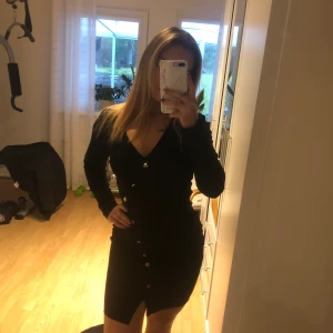 Klänning  - Skitsnygg Chiara Forti klänning som tyvärr blev för stor för mig innan jag han använda den så den är helt ny. Köparen står för frakt🌟