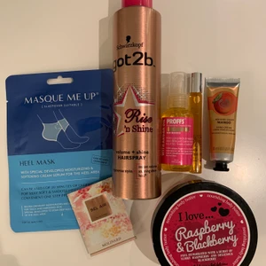 Skönhetsprodukter  - Helt oanvända och oöppnade produkter. Fotmask, parfym-test, hårspray, hårolja (arganolja), parfym (Zara), handkräm (mango, the body shop) body butter (strawberry and blackberry). Vill man köpa nån sak går det bra, allt för 70kr plus frakt. HANDKRÄM SÅLD. BODY BUTTER SÅLD. HÅROLJA SÅLD. PARFYM SÅLD.