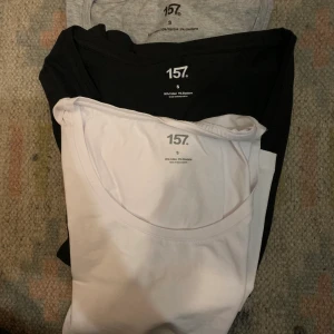 3-pack tshirt - Trepack med t shirt, grå vit och svart, kan skickas mot fraktkostnad 🚚