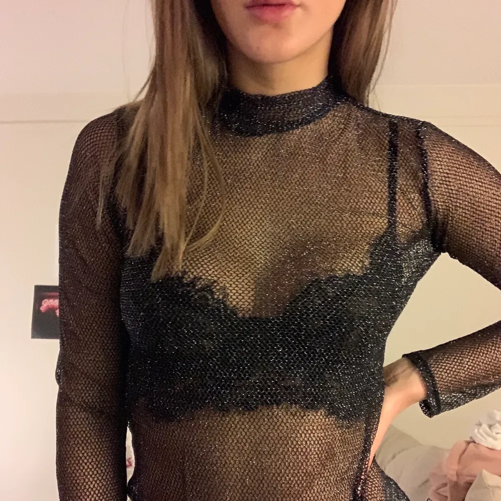 Selling this top which would be amazing for festivals or a night out because It’s too loose for me! We can meet in västerås or I can ship 🥰. Toppar.