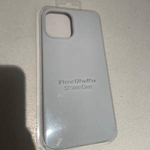 Köpte fel storlek till min telefon😔 Ett vitt iPhone 12 PRO Max skal! Köpte det för 50kr på fyndiq, och har ju såklart ingen användning av den.