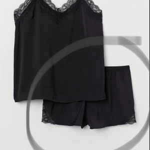 PYJAMAS SHORTS - Säljer nu dessa fina shorts som är slut på hemsidan. Aldrig använda då de är för små. Frakt tillkommwr