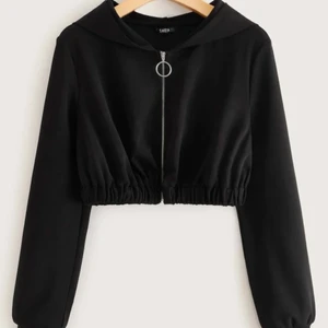 Kofta - Kofta från Shein, aldrig använd. 60 kr med frakt inräknat✨ Tunnare material